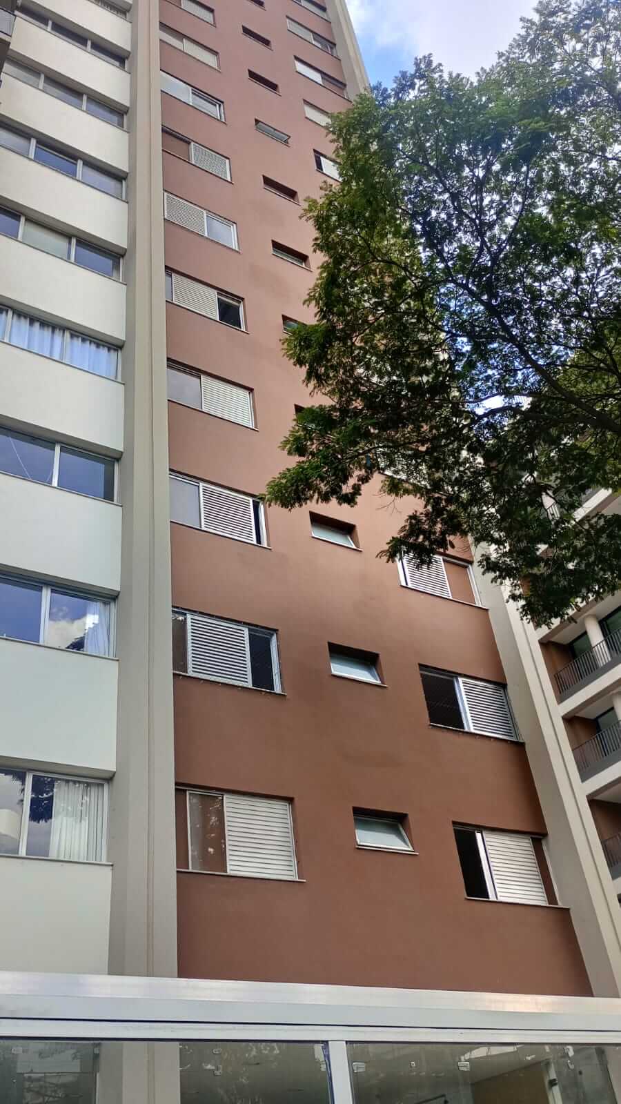 Detalhe da pintura da fachada do Condomínio Yorkshire