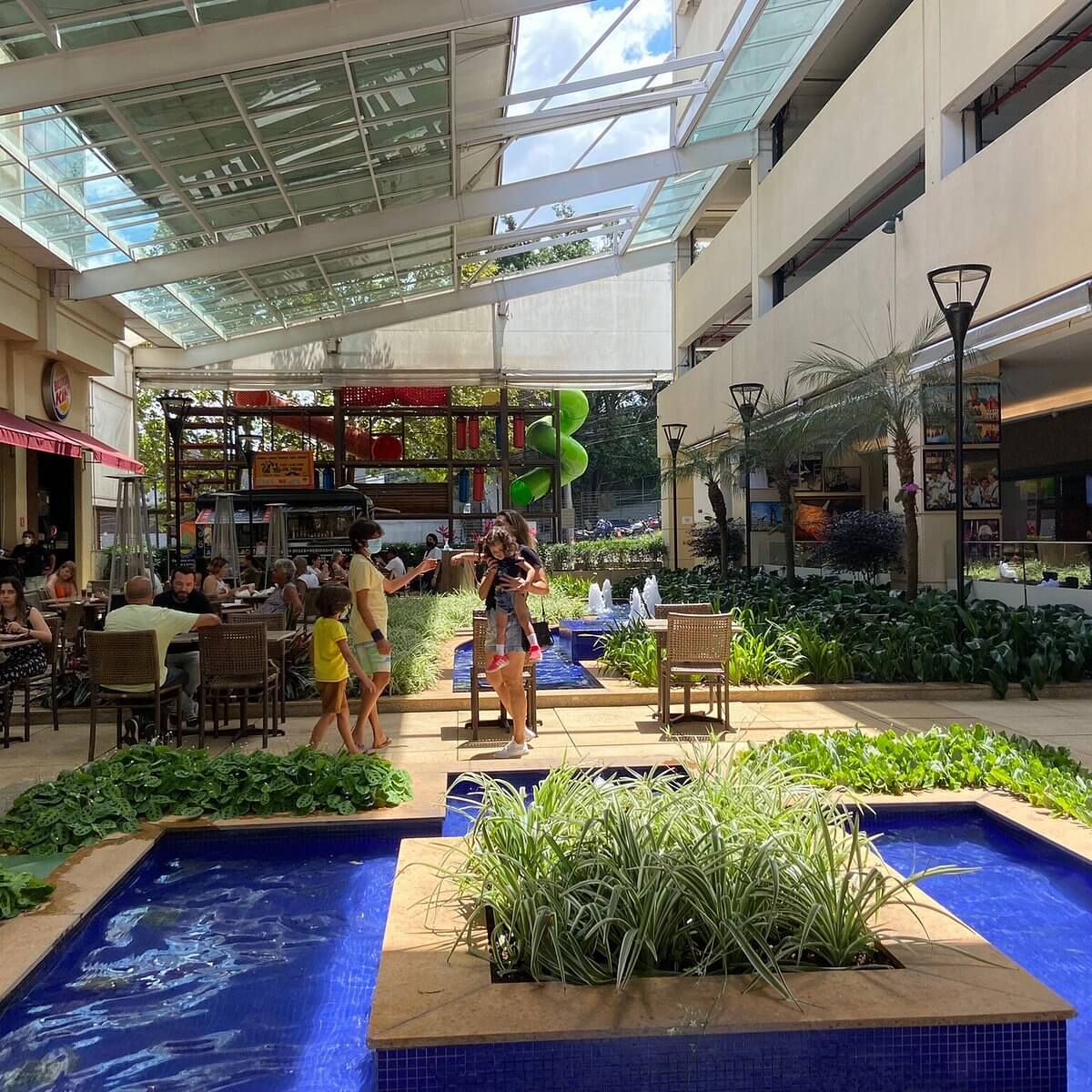 Serviço de pintura predial no The Square Open Mall