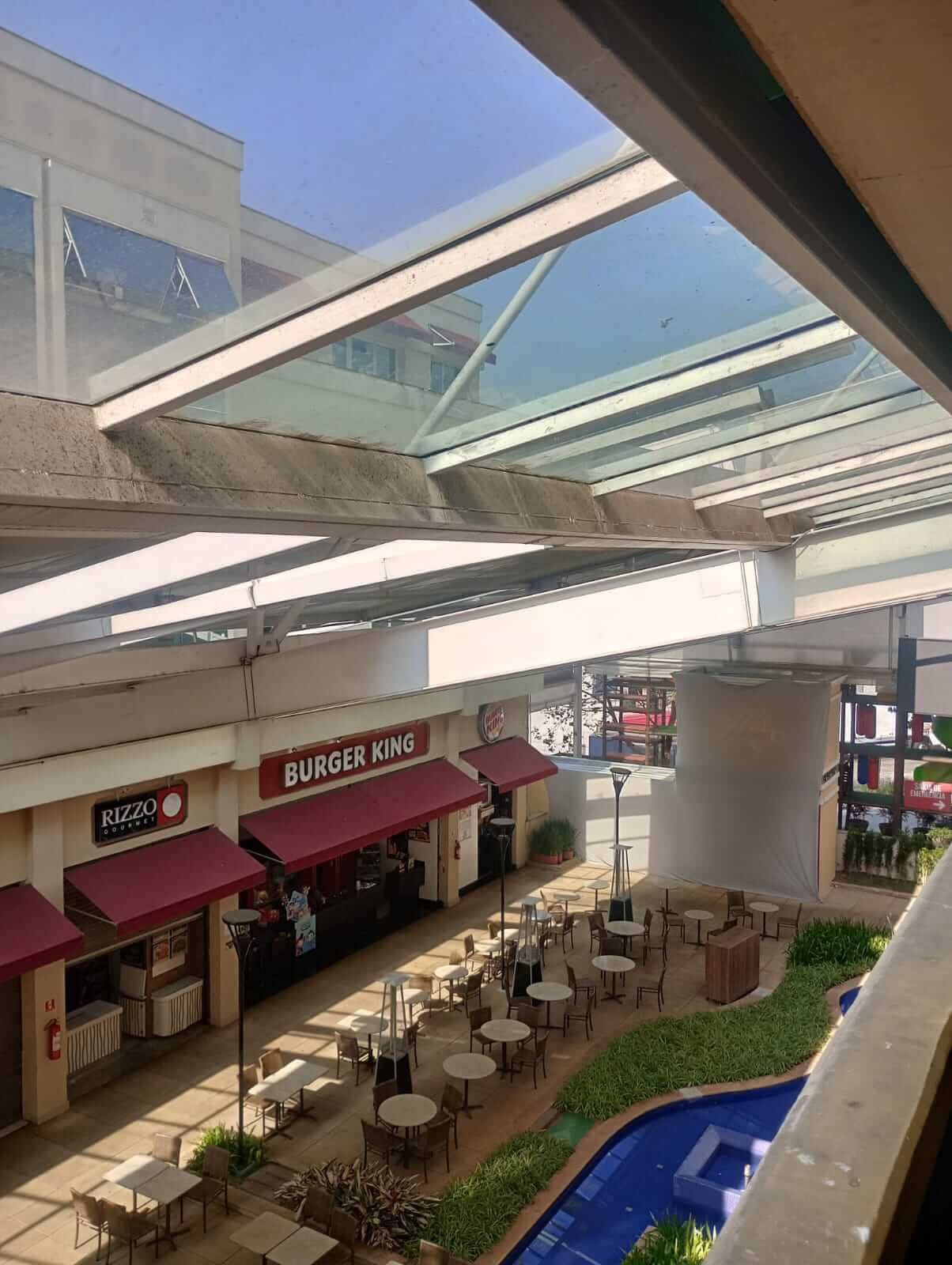 Pintura da fachada do shopping The Square Open Mall